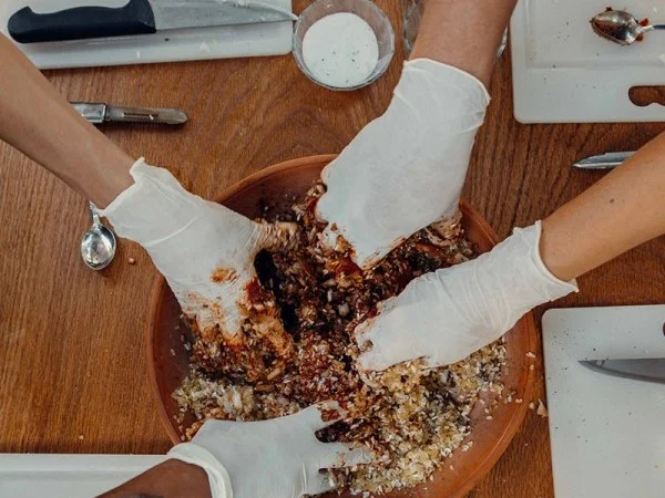 Kapadokya’da birlikte yemek hazırlığı